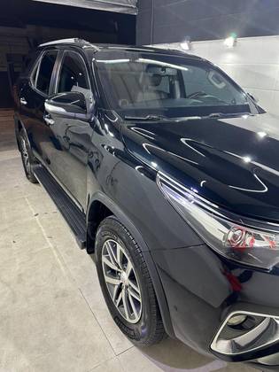 TOYOTA HILUX SW4 4.0 SRX 4X4 7 LUGARES V6 24V GASOLINA 4P AUTOMÁTICO TOYOTA HILUX SW4 4.0 SRX 4X4 7 LUGARES V6 24V GASOLINA 4P AUTOMÁTICO